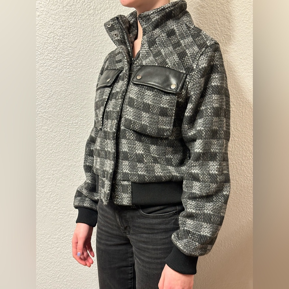 Bagatelle Bomber Style Jacket in Black/White Plaid (Women’s Small)